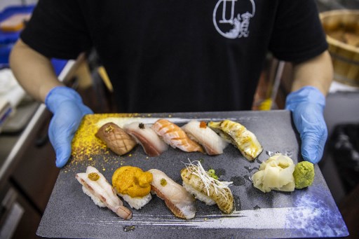 Warga Hong Kong Tak Takut Jepang Buang Limbah Nuklir, Tetap Antre Sushi