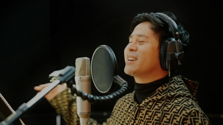 Bidik Pasar Internasional, Cakra Khan Nyanyikan Ulang 'Tennessee Whiskey'