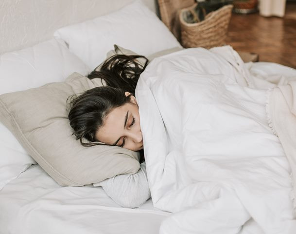 Ingin Kamar Tetap Sejuk Meski Udara Panas? Ikuti 5 Caranya dari Sleep Expert