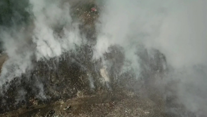 BNPB Lanjutkan <i>Water Bombing</i> Padamkan Kebakaran TPA Sarimukti