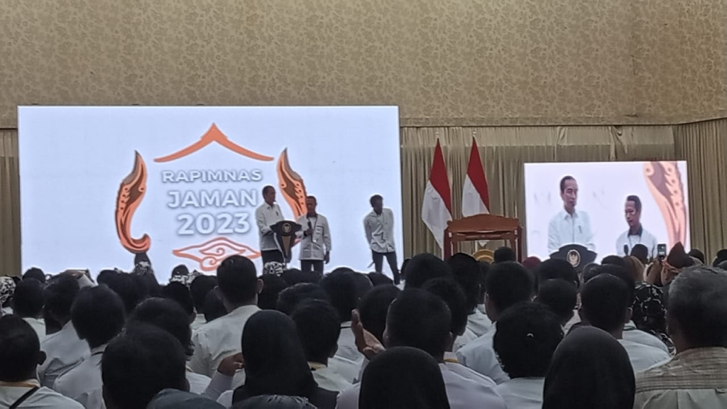 Pantau Situasi Politik, Jokowi: <i>Ojo Kesusu</i>