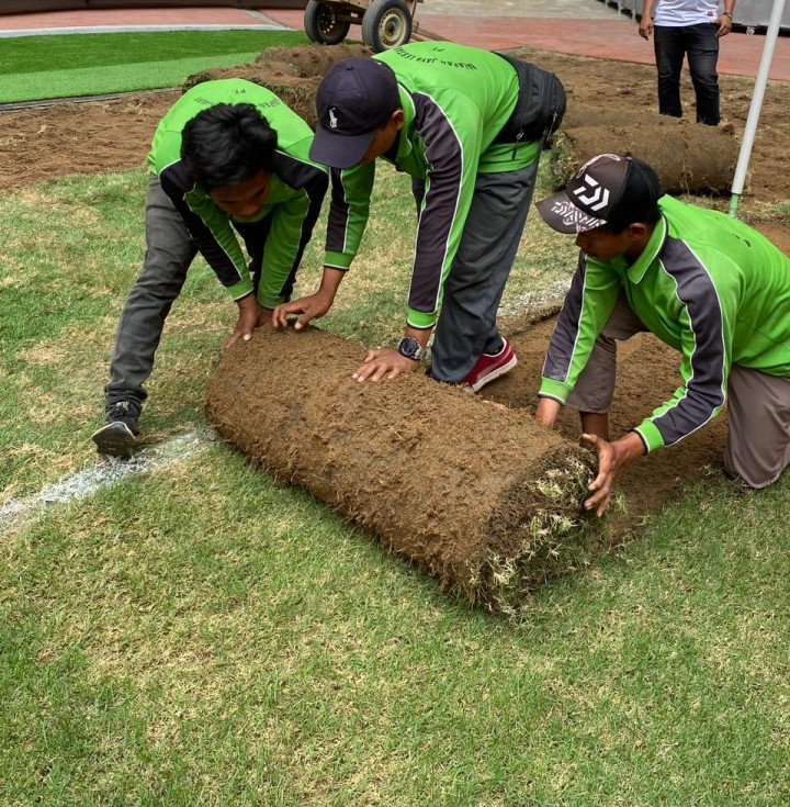 Rumput JIS Mulai Dibongkar
