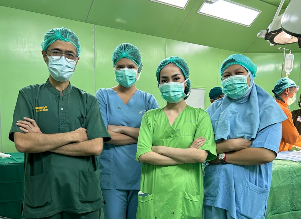 Tim dokter Rumah Sakit Islam Cempaka Putih dan Lets Share Indonesia (Foto: instagram)