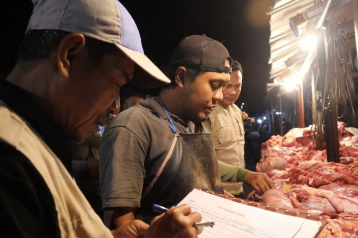 Warga Surabaya Diminta Waspada Peredaran Daging Gelonggongan