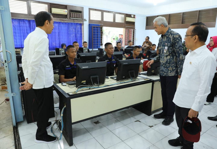 Jokowi Harap SMKN Gratis di Jateng Diterapkan Provinsi Lain