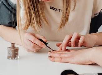 Nail art merupakan salah satu cara untuk menunjukkan kepribadian. Ilustrasi: Freepik