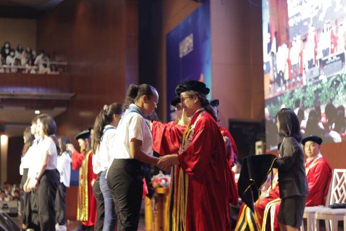 UPH Bagikan 4.200 Buku Bacaan ke Ratusan Sekolah