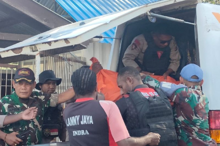 Jenazah Relawan Korban KKB Dievakuasi ke Jayapura