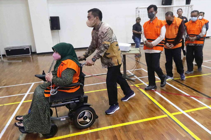 6 Tersangka Suap Ketok Palu RAPBD Jambi 2017-2018 Ditahan KPK