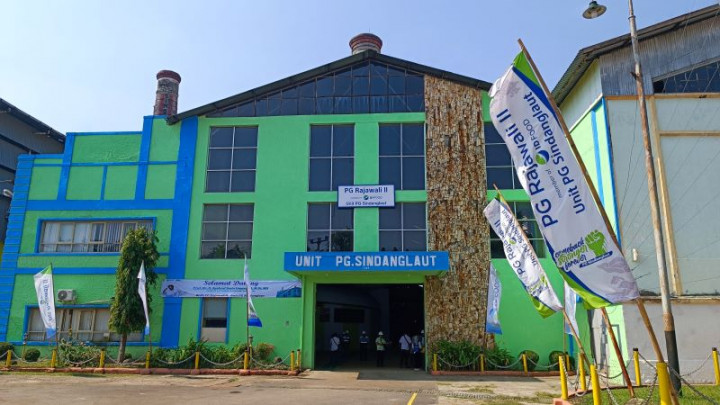 Pabrik Gula Bantah Buang Limbah ke Sungai di Cirebon