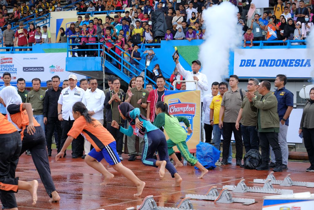 Gubernur Sumatera Utara Edy Rahmayadi membuka secara resmi Energen Champion SAC Indonesia 2023 Sumatera Qualifiers di Stadion Unimed, Jumat (1/9). (Foto: Istimewa)