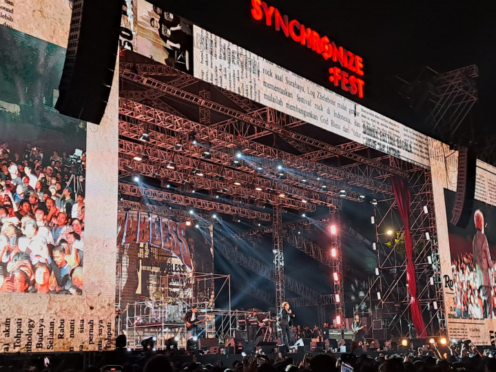 Isyana hingga Ardhito Pramono Rayakan 50 Tahun God Bless di Synchronize Festival 2023