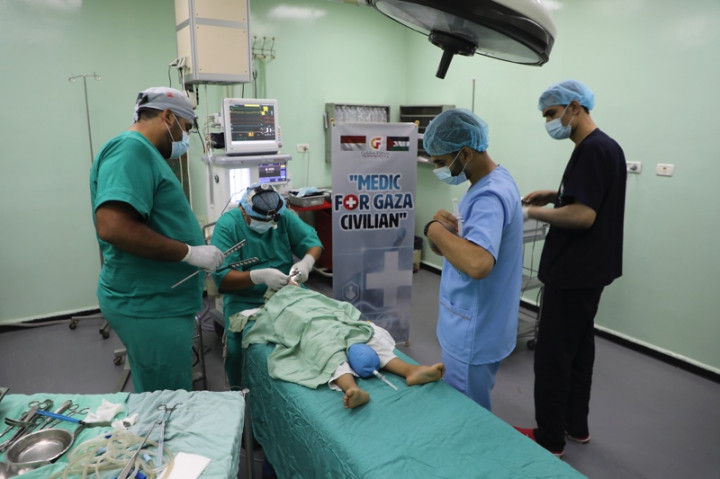 Gaza Terjerembab dalam Masalah Kesehatan, Program Golden Aid Beri Bantuan