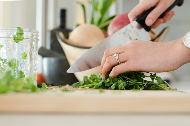 Bagaimana cara pilih pisau dapur yang tepat? Swear, tips ini bikin kerjaan di dapur sat set deh! (Foto: Ilustrasi/Dok. Unsplash.com)
