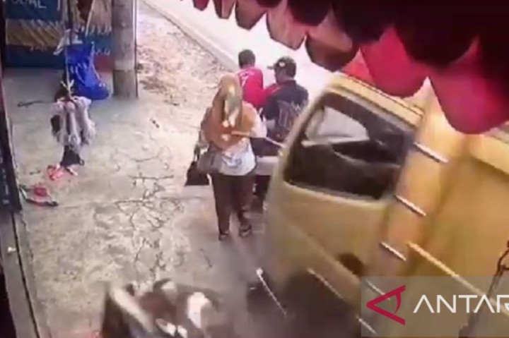 Polisi Selidiki Insiden Truk Tabrak Satu Keluarga di Sukabumi