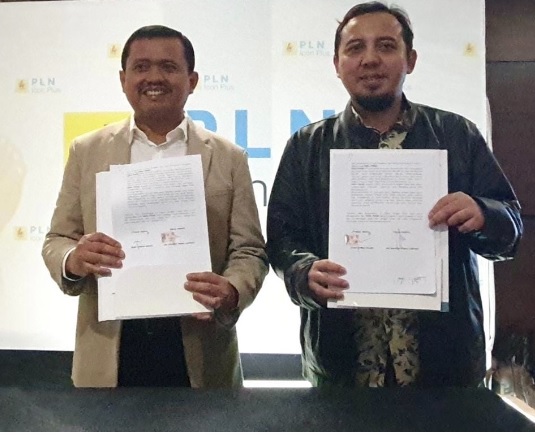 Penandatangan nota kesepakatan kerjasama ini dilakukan Kamis 31 Agustus 2023 di Sumedang, Jawa Barat oleh Direktur Utama PLN ICON Plus, Ari Rahmat Indra Cahyadi dengan Bupati Sumedang, Dony Ahmad Munir. Dok. Ist