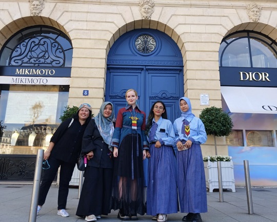 Harukareh, dari Meja Sekolah ke Fashion Week di Paris