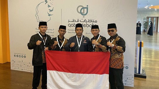 Keren! Santri Malhikdua Sabet Juara 2 Debat Bahasa Arab di ISDC Qatar