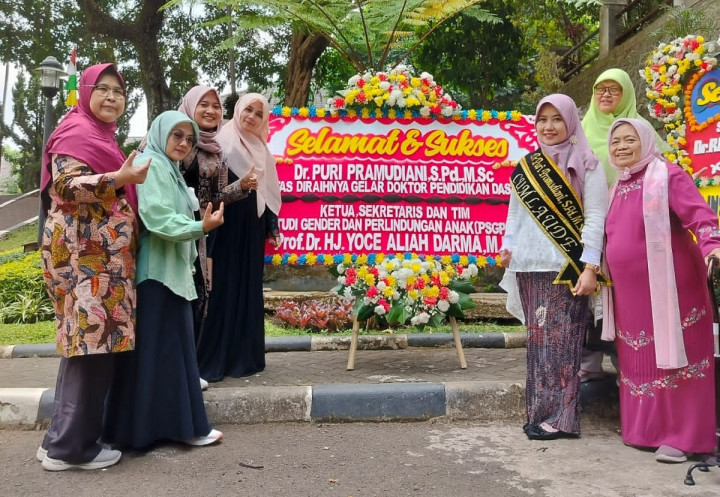 Dosen Uhamka, Raih Cum Laude dengan IPK 4.00 di Program Doktor UPI