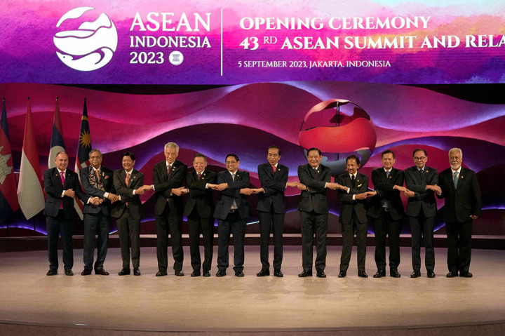 Foto: Jokowi Sambut Para Tamu KTT ke-43 ASEAN