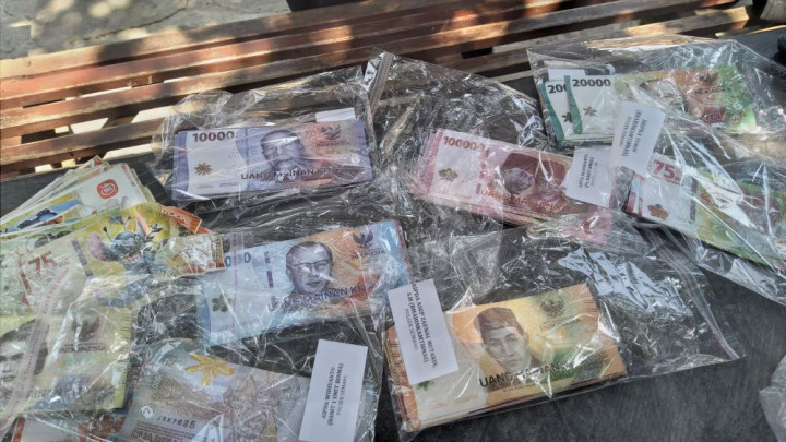 Warga Semarang Ditangkap Lantaran Bawa Ratusan Lembar Uang Mainan ke Pasar