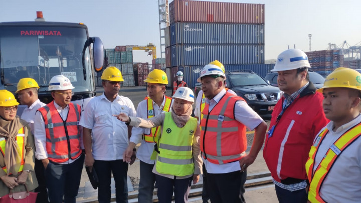 Pasti! Profesi Tenaga Kuli Bongkar Muat Masih Dibutuhkan