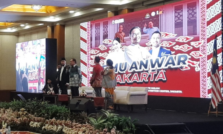 Ditemani Raffi Ahmad dan Nagita, Anwar Ibrahim Temui Warga Malaysia di Indonesia