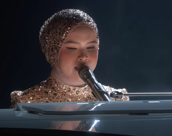 Lagi! Putri Ariani Dapat <i>Standing Ovation</i> dari 4 Juri di Semifinal AGT 2023