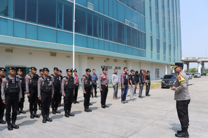 Ratusan Polisi Jaga Pesawat Peserta KTT ASEAN Summit di Bandara Kertajati