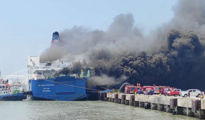 KM Mutiara Berkah yang Terbakar di Merak Angkut 139 Orang