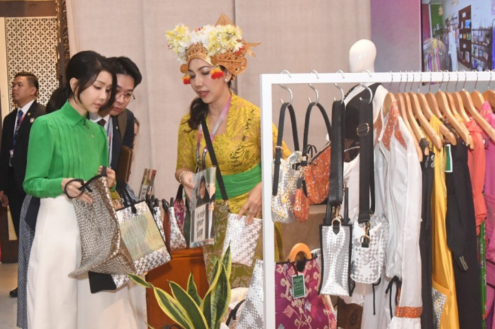 ASEAN First Ladies Mesmerizes by Indonesia’s Cultural Wealth