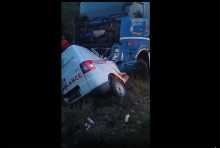 Ambulans Jenazah di Sumsel Ditabrak Truk Tangki BBM, 3 Orang Tewas