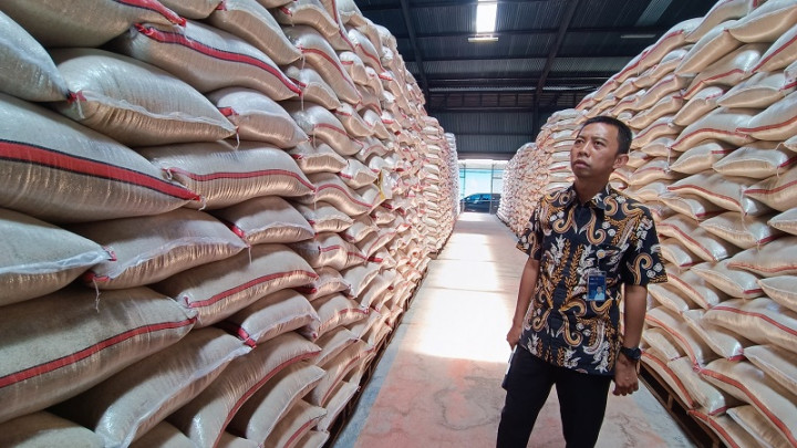 Harga Naik, Bulog Cirebon Bakal Salurkan Bantuan 18 Ribu Ton Beras
