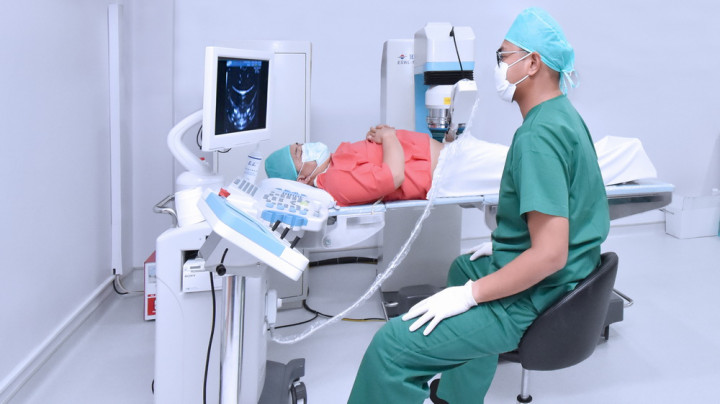 Mengobati Batu Ginjal Tanpa Operasi dengan Metode ESWL