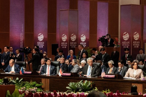 Satu Ruangan dengan Menlu Lavrov, Wapres AS Kecam Perang Rusia di Ukraina