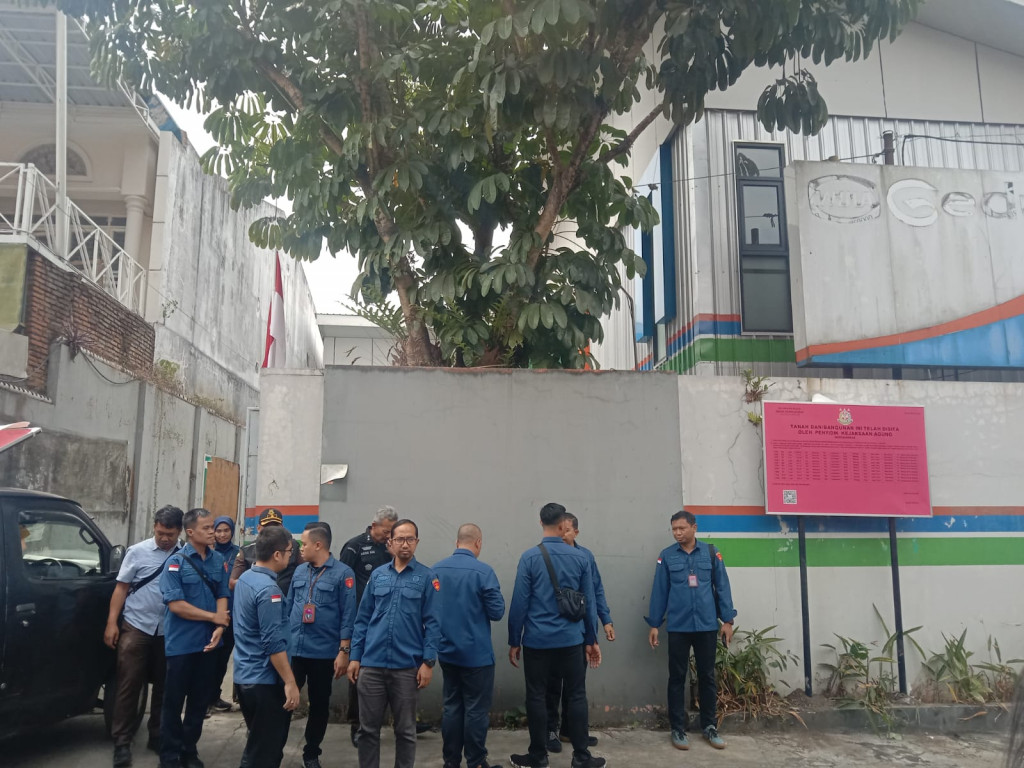 Kejaksaan Agung (Kejagung) menyita lahan proyek pembangunan apartemen Nayumi Sam Tower di Jalan Soekarno Hatta, Lowokwaru, Kota Malang, Jawa Timur, Kamis 7 September 2023. Medcom.id/Daviq Umar Al Faruq