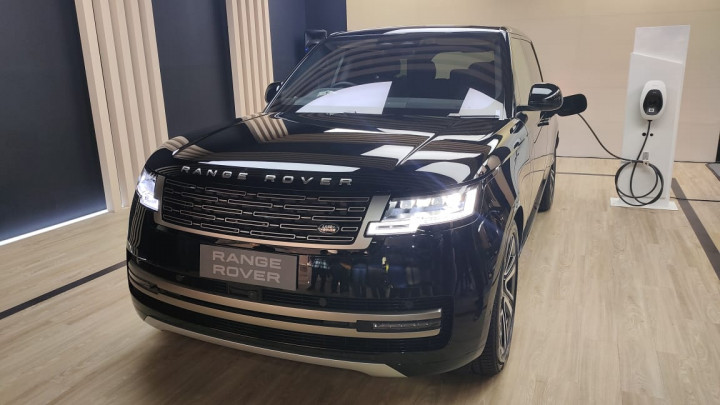 Range Rover PHEV Melantai di Indonesia, Harga Tembus Rp5 Miliar