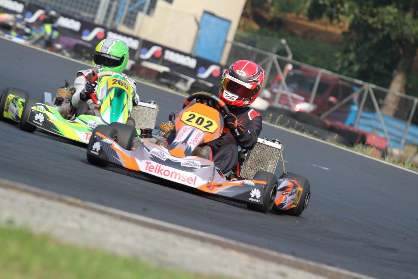 Tim Telkomsel Racing Academy (TRA) saat berlaga di Kejurnas Karting 2023.