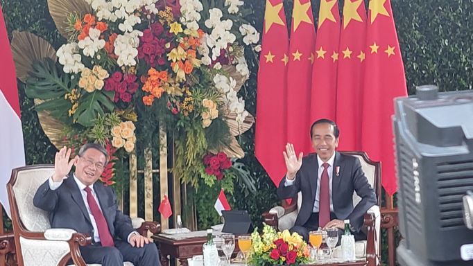 Presiden Jokowi Sambut Kunjungan PM Tiongkok Li Qiang di Istana Merdeka
