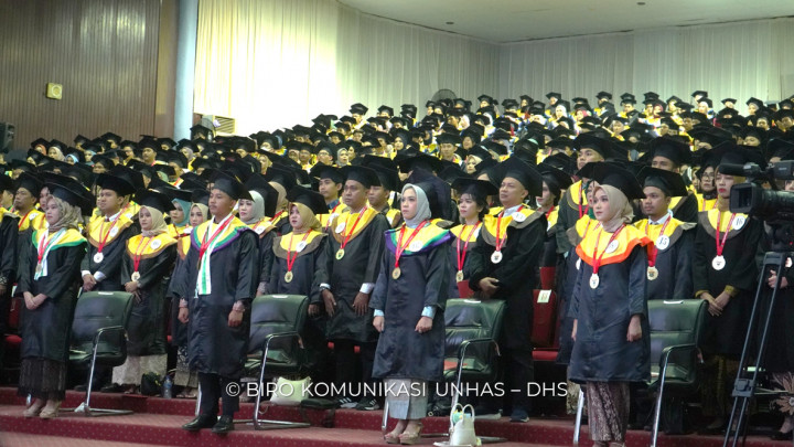 Unhas Wisuda 2.470 Orang, 13 Wisudawan Dapat Gelar Cumlaude