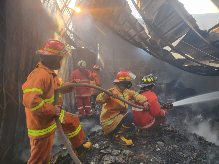 Gudang Obat Nyamuk di Bekasi Kebakaran, Pemadaman Mencapai 10 Jam