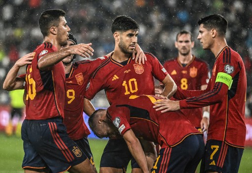 Selebrasi gol para pemain timnas Spanyol ketika menghadapi Georgia. (Vano SHLAMOV / AFP)