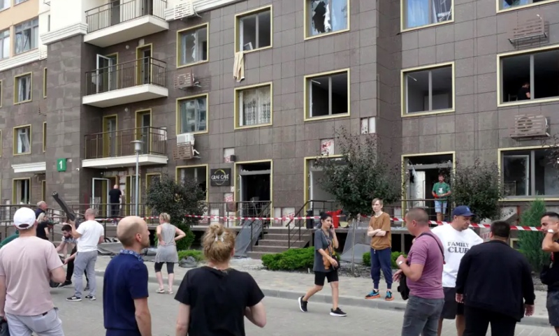 Kehancuran akibat serangan rudal Rusia di Ukraina. Foto: EFE