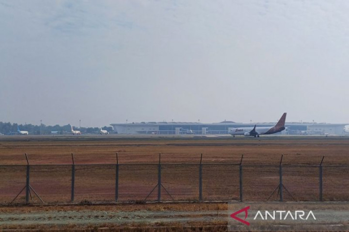 Penerbangan Bandara Syamsudin Noor Kembali Normal Meski Diselimuti Kabut Asap