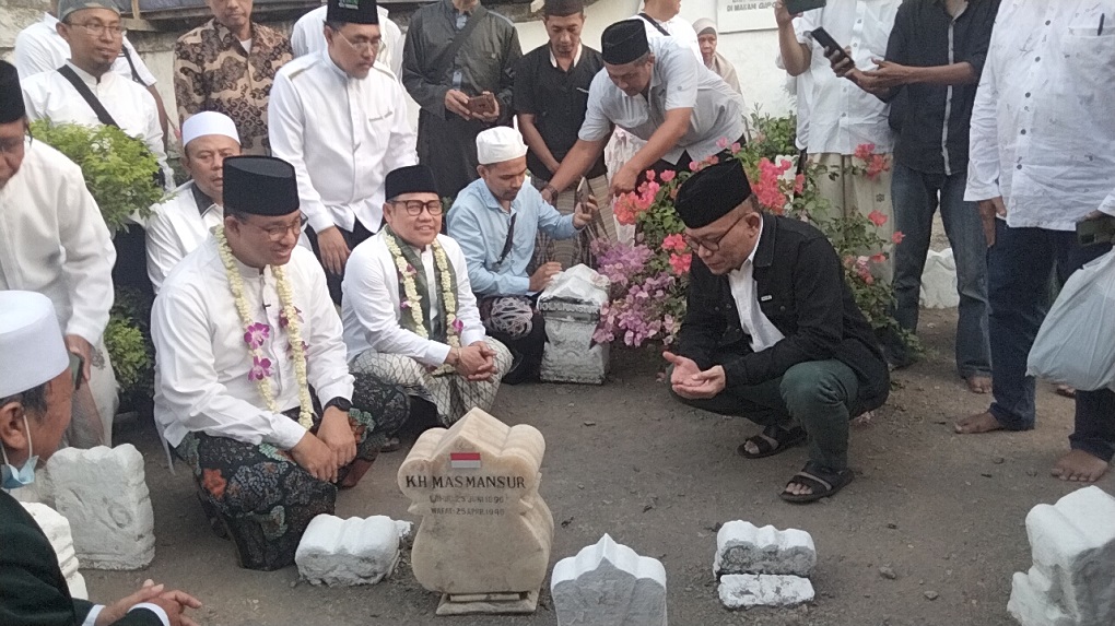 Anies-Muhaimin Ziarah Bersama ke Makam Sunan Ampel di Surabaya