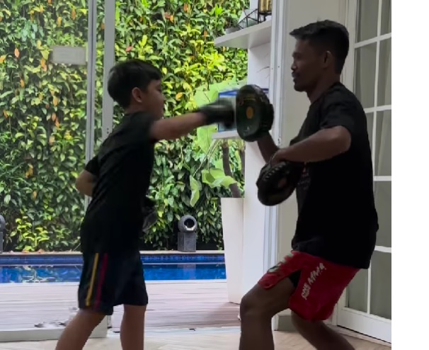 Usai Ditonjok Teman Sekolah, Rafathar Belajar Bela Diri Bareng Atlet MMA