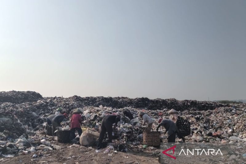 Pemicu Kebakaran Tpa Kopi Luhur Cirebon Diduga Dari Letupan Bekas Baterai 4827