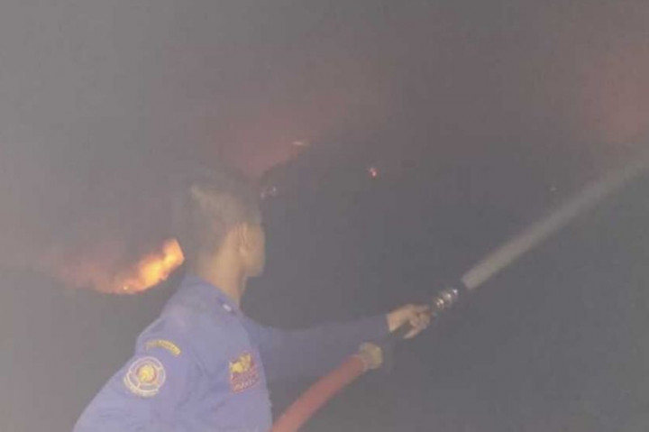 Asap Masih Mengepul di TPA Randegan Mojokerto