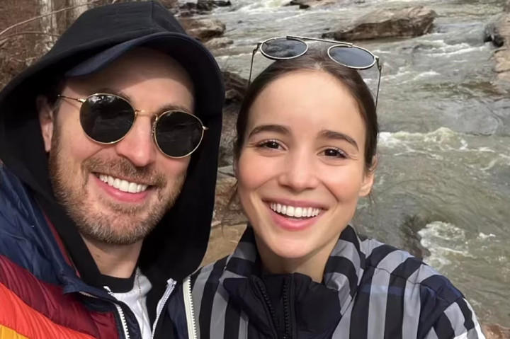 Chris Evans dan Alba Baptista Dikabarkan Gelar Pernikahan Tertutup