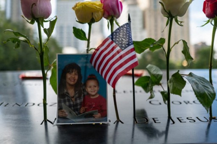 Tradisi Mengenang Keluarga Korban Tragedi 9/11 di Ground Zero